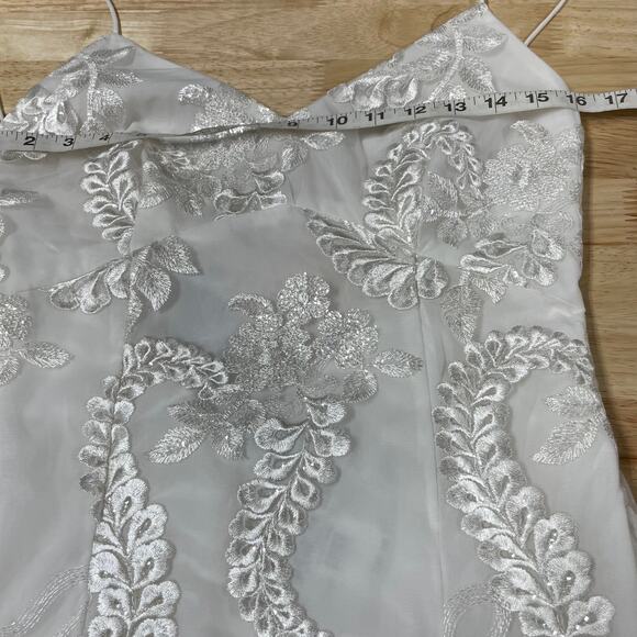 Elliatt NWT Paulette Sleeveless Chiffon Overlay Dress Ivory Size L Embroidered - Picture 8 of 11